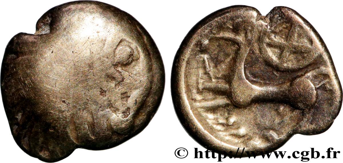 LEMOVICES / BITURIGES, INCERTAINES Quart de statère à la rouelle et au triangle TB/TTB