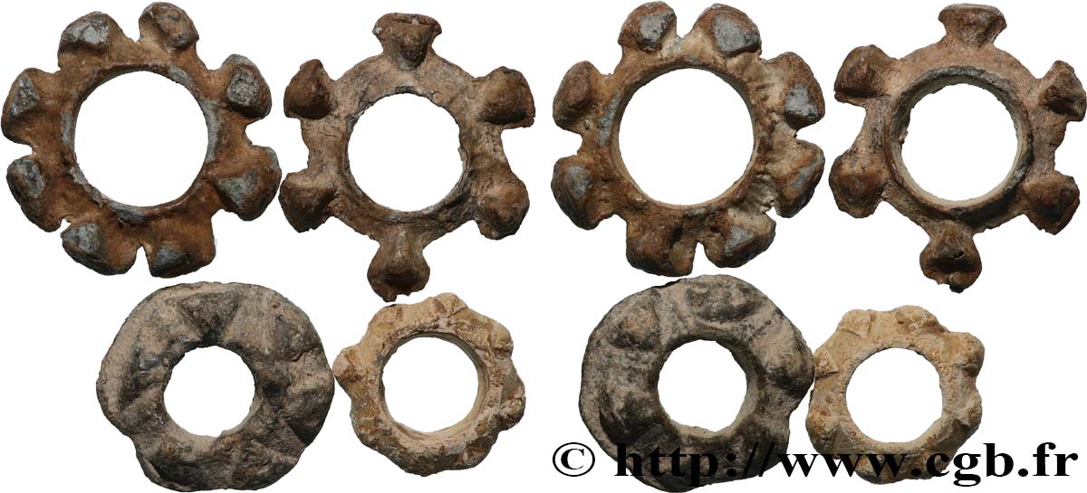 ROUELLES Lot de 4 fusaïoles en plomb dites “à cabochons” lot