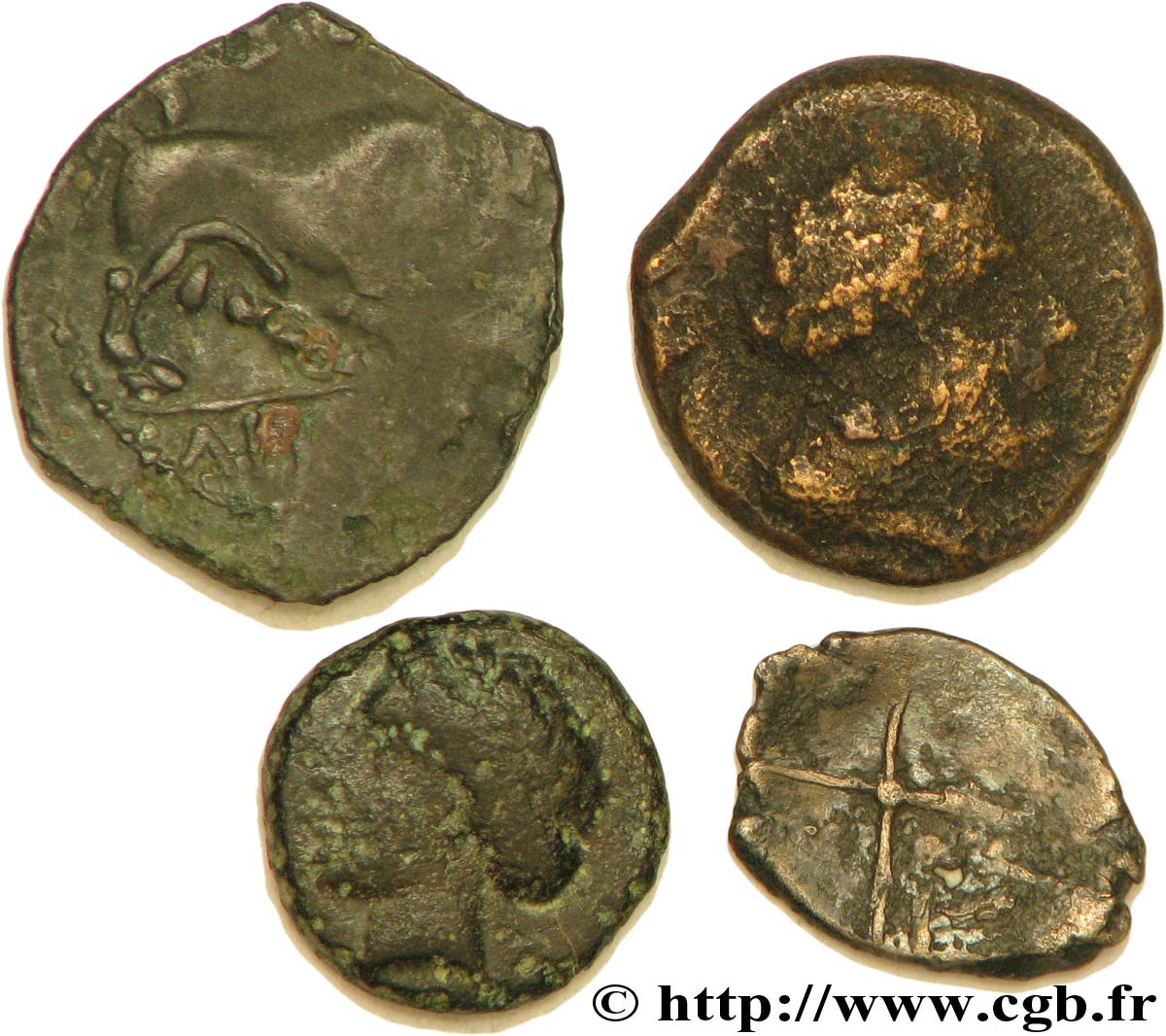 MASSALIA - MARSEILLE Lot de 3 petits bronzes au taureau et une obole lot