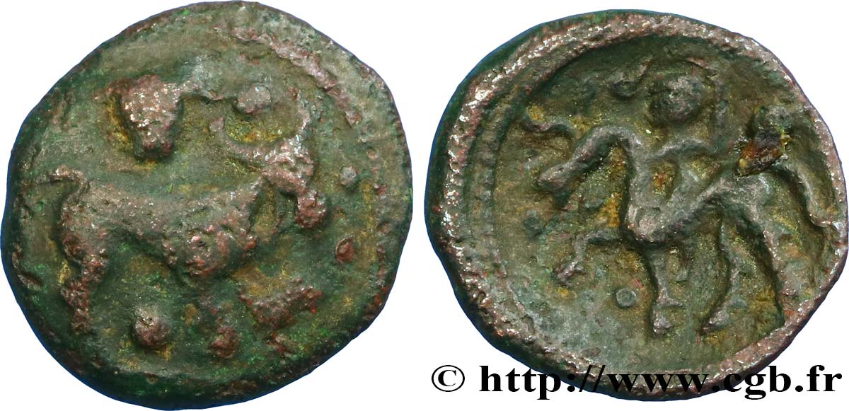 GALLIA BELGICA - AMBIANI (Región de Amiens) Bronze au taureau et au bucrane BC/BC+