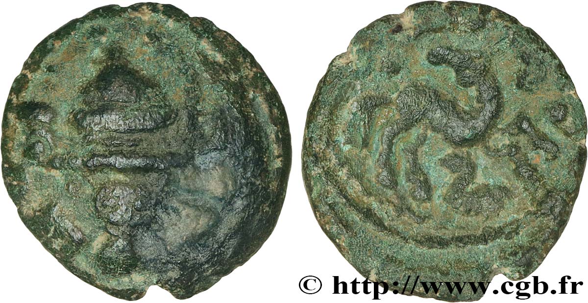 GALLIA BELGICA - AMBIANI (Región de Amiens) Bronze au bucrane et à la tête de face BC+