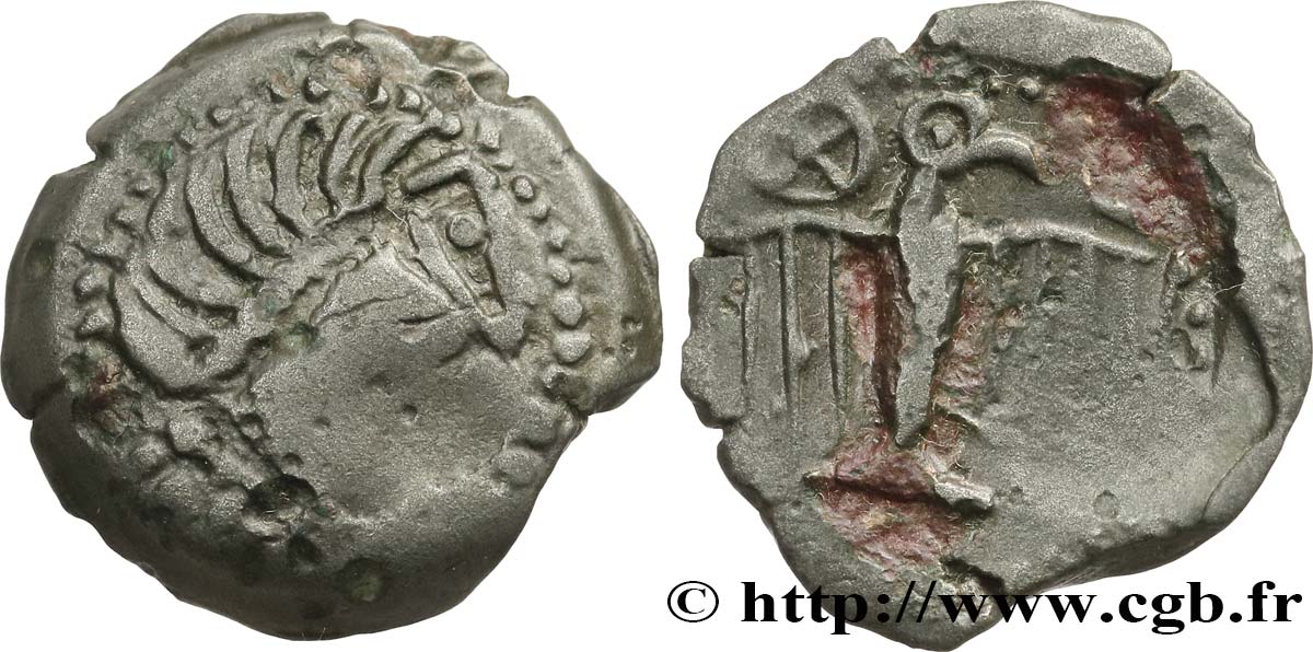 GALLIA - CARNUTES (Area of the Beauce) Bronze à l’aigle et à la rouelle, tête à droite VF