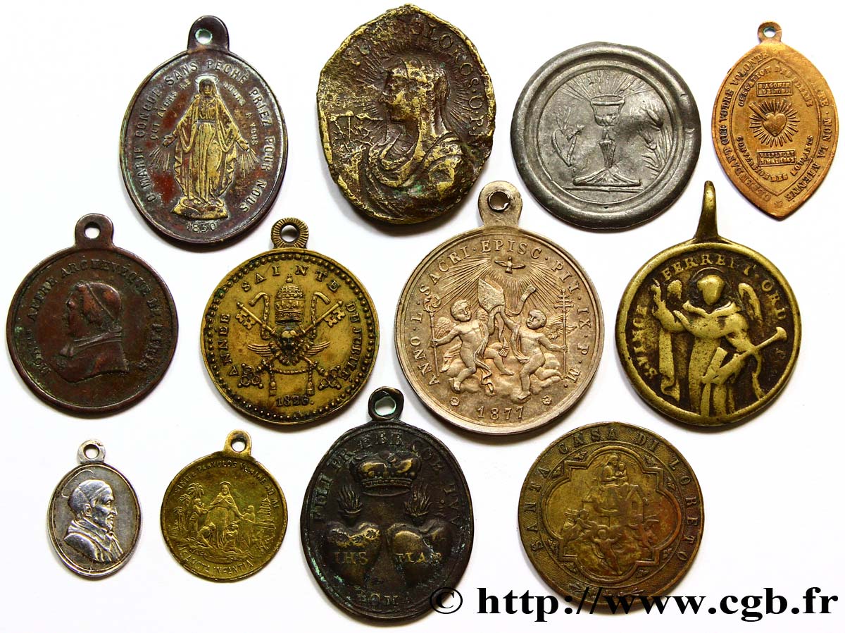 LOTS Lot de douze jetons religieux, métaux et états divers