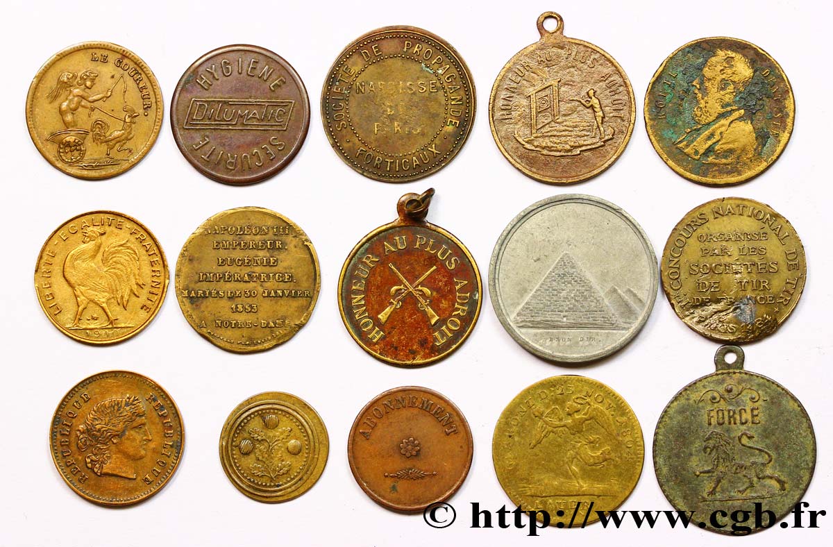 LOTTE Lot de quinze jetons XIX et XXe états et métaux divers