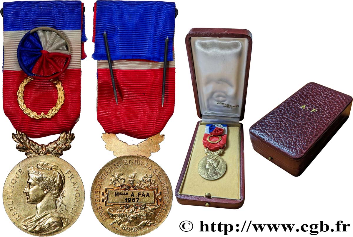CINQUIÈME RÉPUBLIQUE Médaille d’honneur du travail, Ministère du travail et de la sécurité sociale, Grand or SUP