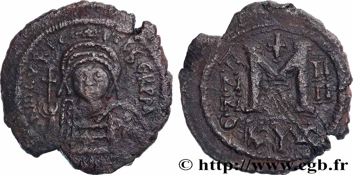 MAURICIUS TIBERIUS Follis XF