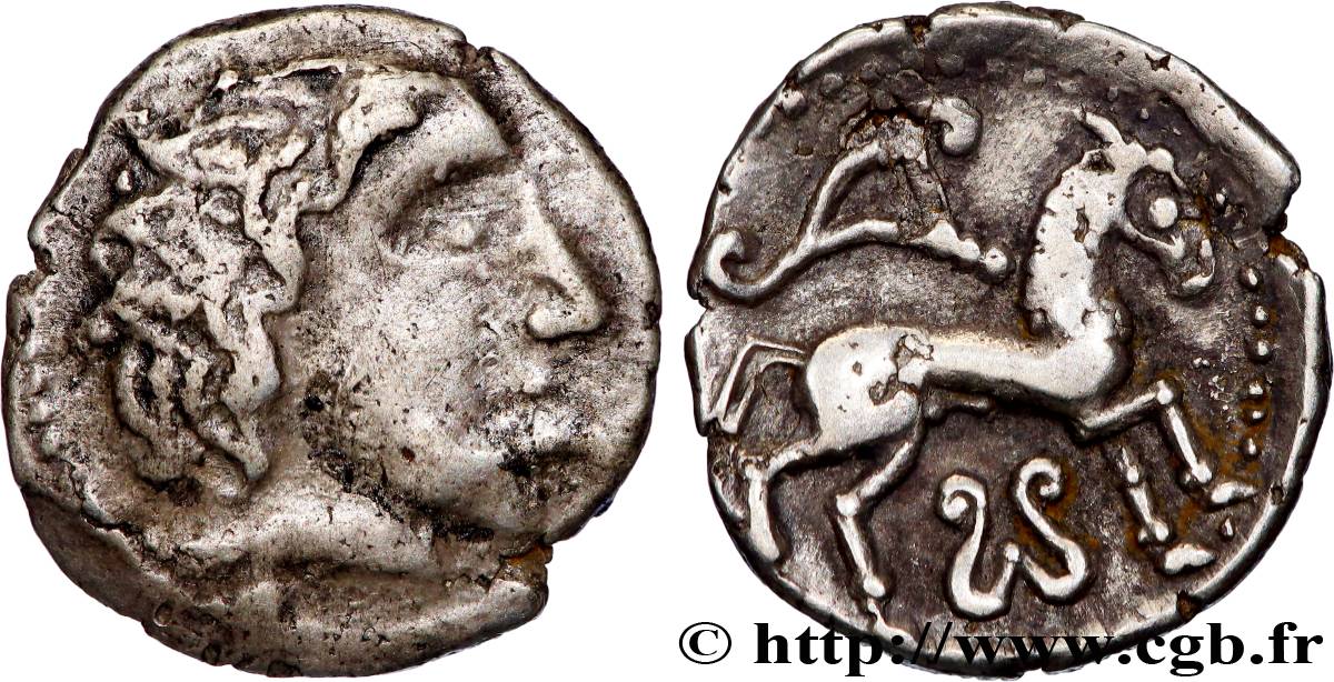 PICTONES / BITURIGES - MID-WESTERN, Unspecified Drachme à la victoire stylisée et au fleuron AU