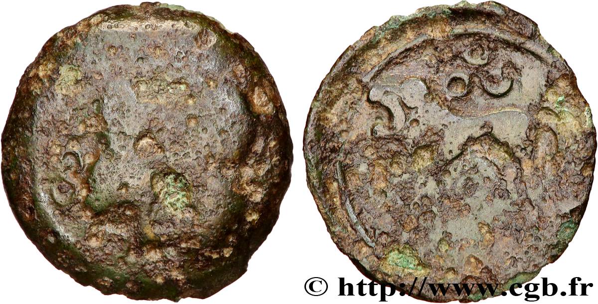 SUESSIONS (région de Soissons) Bronze à la tête janiforme, classe II aux annelets pointés TB