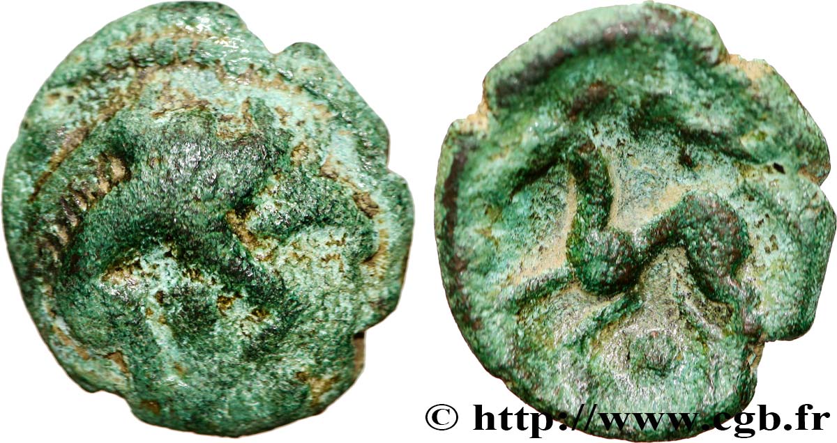 AMBIENS (Région d Amiens) Bronze au sanglier et au cheval surmonté d’un oiseau, “type des dépôts d’Amiens” TTB