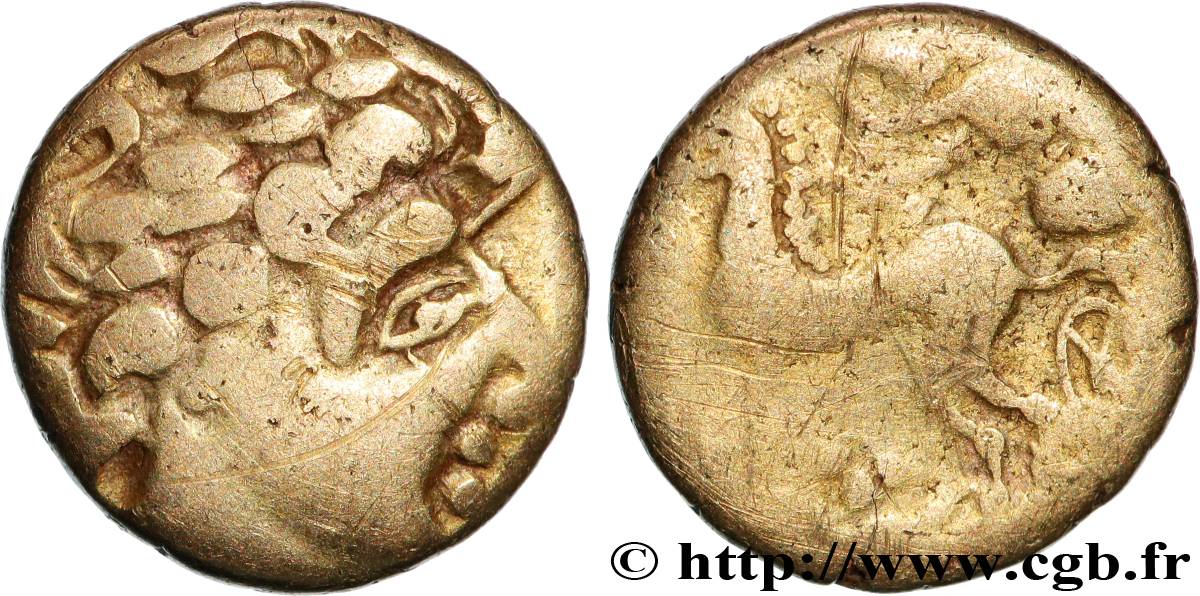 CARNUTES (Région de la Beauce) Quart de statère d’or pâle, dit “à la branche fleurie” TTB/TB