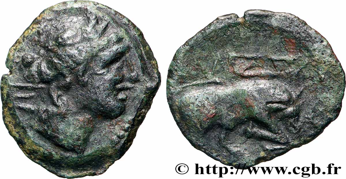 MASSALIA - MARSEILLE Petit bronze au taureau (hémiobole ?) TTB