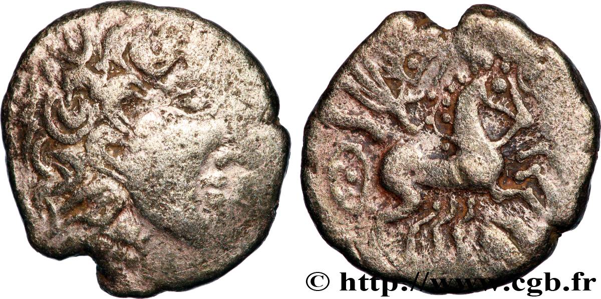 CARNUTES (Région de la Beauce) Statère d’électrum à la joue ornée et à la lyre TB+