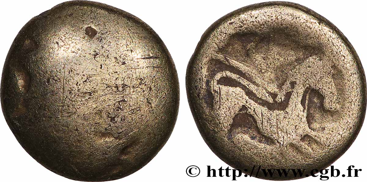 ÉDUENS (BIBRACTE, région du Mont-Beuvray) Quart de statère en électrum au triskèle, type de Beaune Ab/TB