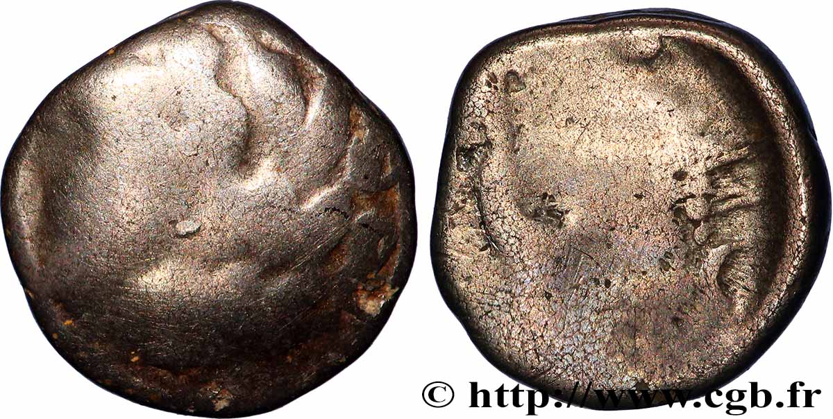 CARNUTES (Région de la Beauce) Quart de statère d’or pâle, dit “à la branche fleurie” TB/AB