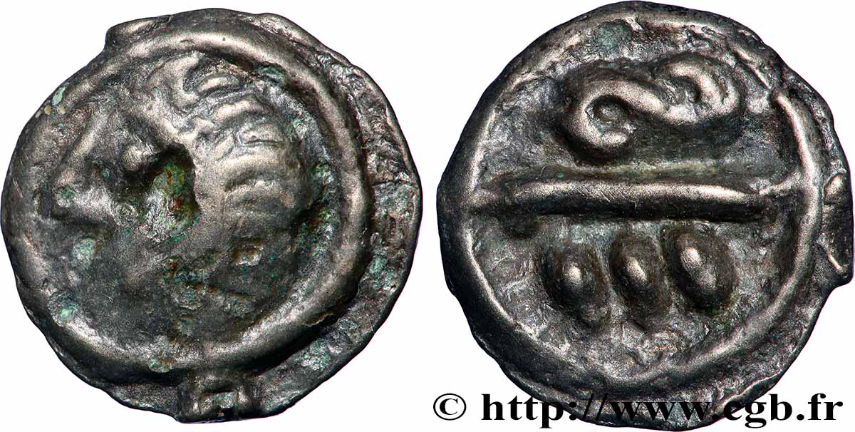 BELLOVAQUES (Région de Beauvais) Potin aux chevrons, tête stylisée et chevelue TTB/TTB+