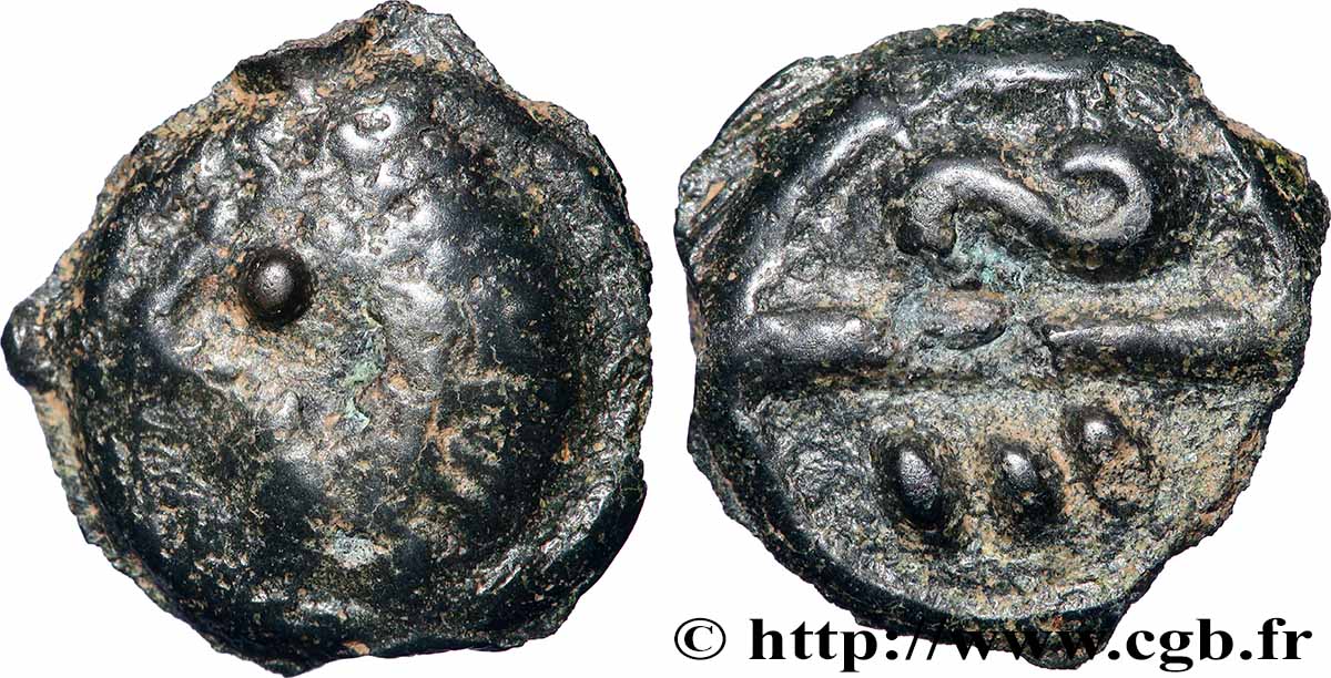 BELLOVAQUES (Région de Beauvais) Potin aux chevrons, tête stylisée et chevelue TB+/TTB+