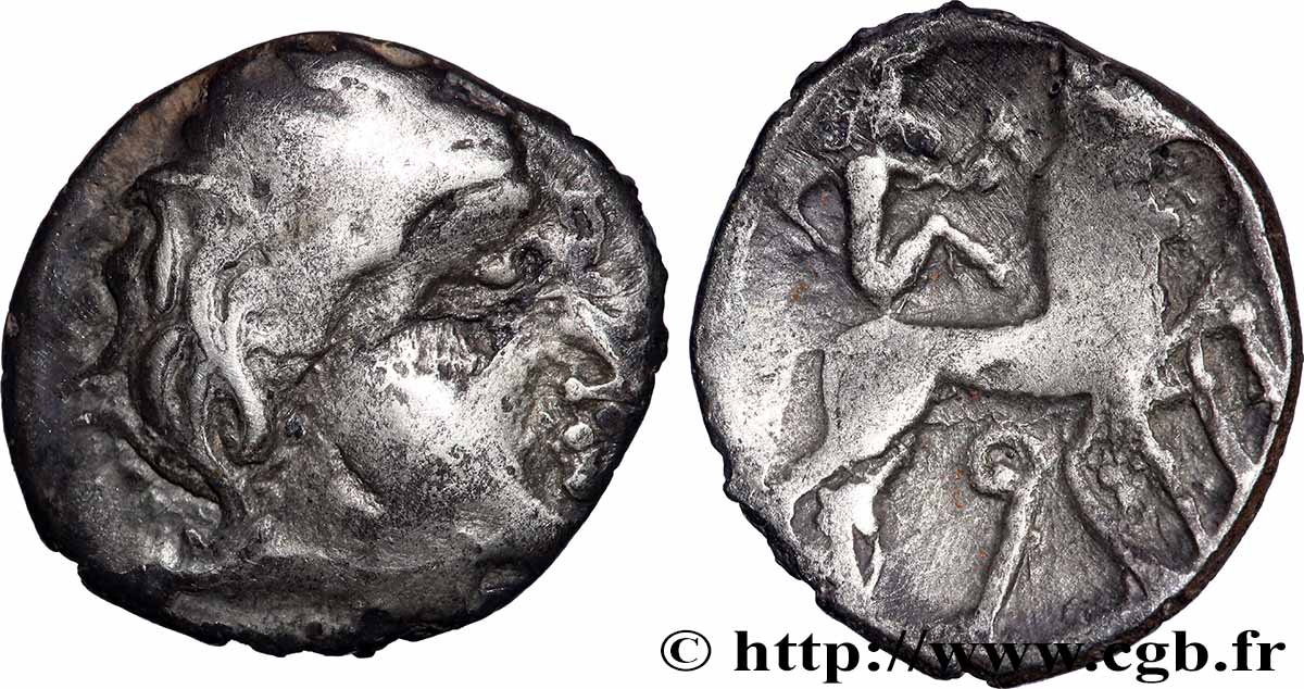 PICTONS / BITURIGES / CARNUTES - CENTRE-OUEST, Incertaines Drachme à l’aurige accroupi TB+/TTB