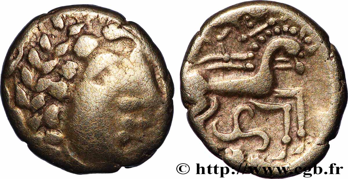 ÉDUENS (BIBRACTE, région du Mont-Beuvray) Quart de statère en électrum au triskèle, type de Beaune TTB+