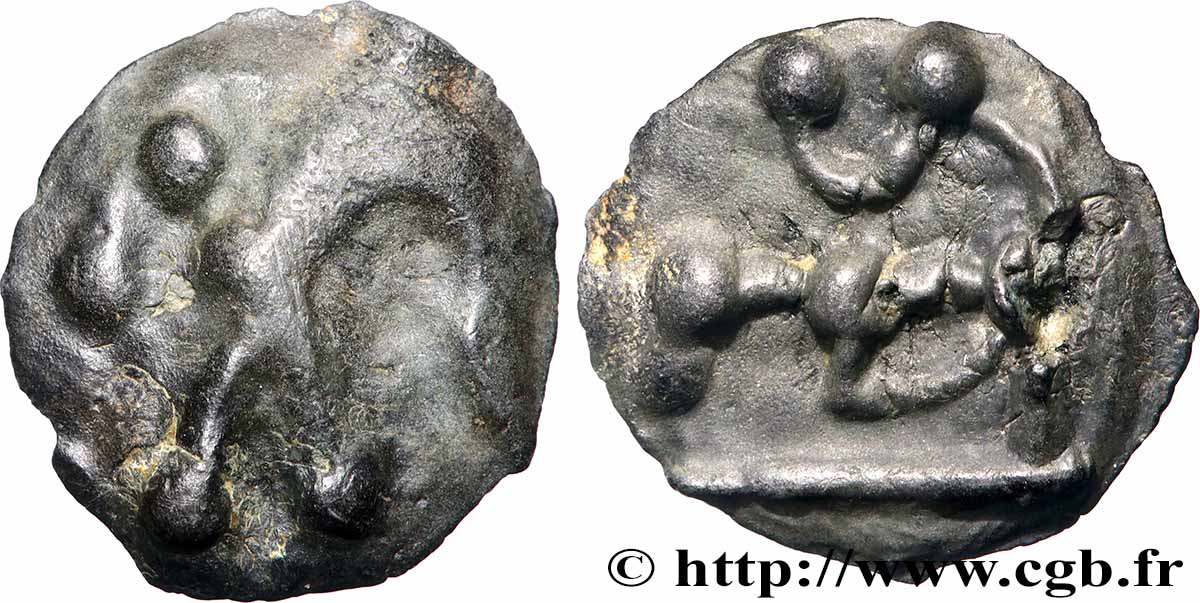 ÉDUENS (BIBRACTE, région du Mont-Beuvray) Potin “au mannequin” et au taureau à gauche SUP