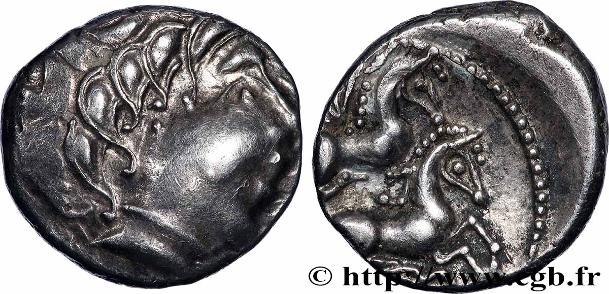 PICTONS / BITURIGES / CARNUTES - CENTRE-OUEST, Incertaines Drachme aux deux chevaux, tête moustachue, série A2 TTB+