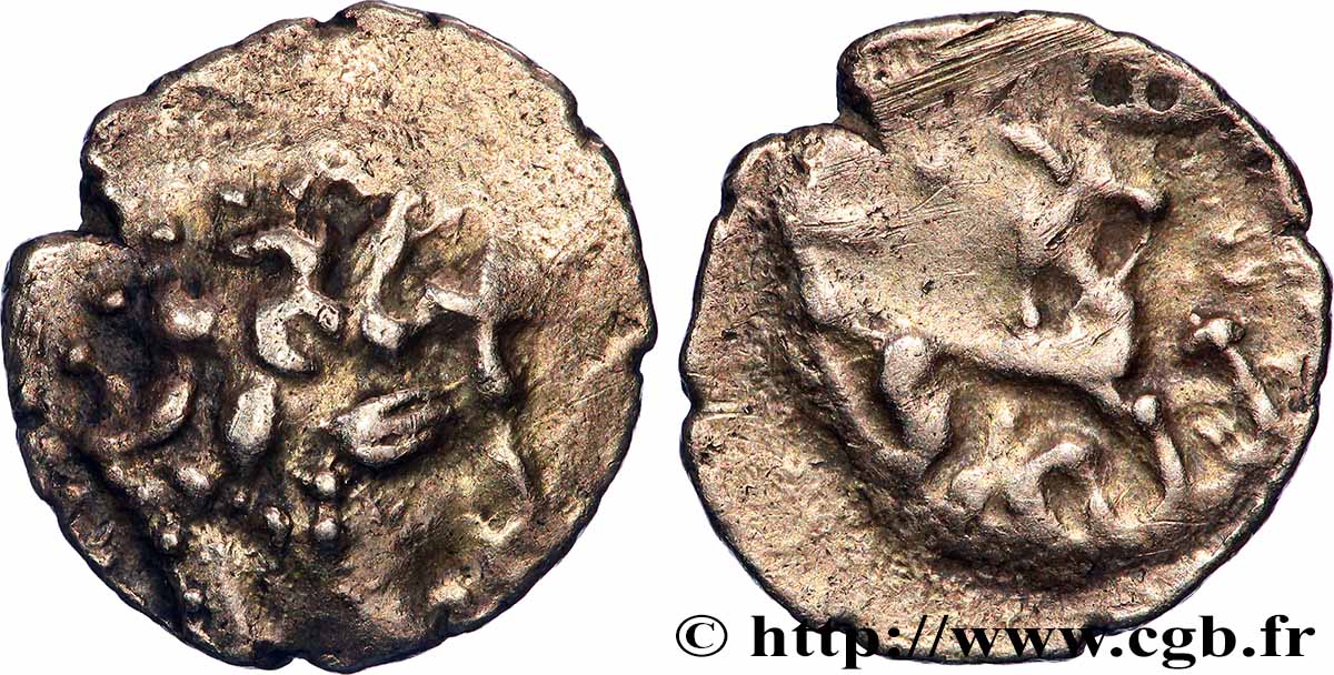 CARNUTES (Région de la Beauce) Quart de statère d’électrum au profil luniforme et à la lyre TTB