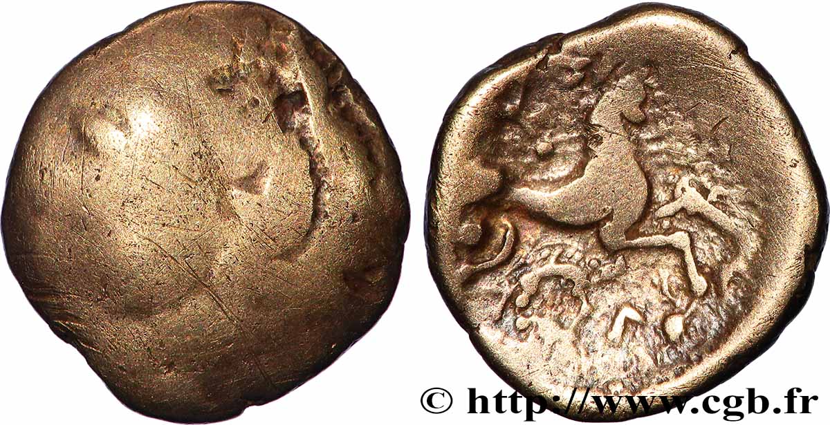 GALLIA - BAÏOCASSES (Regione di Bayeux) Quart de statère d’or pâle, au sanglier enseigne B/MB