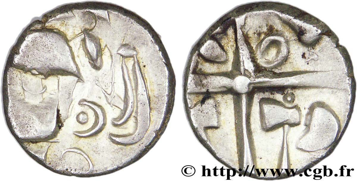 VOLQUES TECTOSAGES (région de Toulouse) Drachme “à la tête cubiste”, S. 34, aux haches affrontées TTB