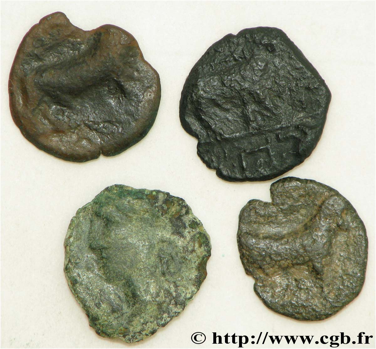 MASSALIA - MARSEILLES Lot de 4 petits bronzes au taureau passant lot