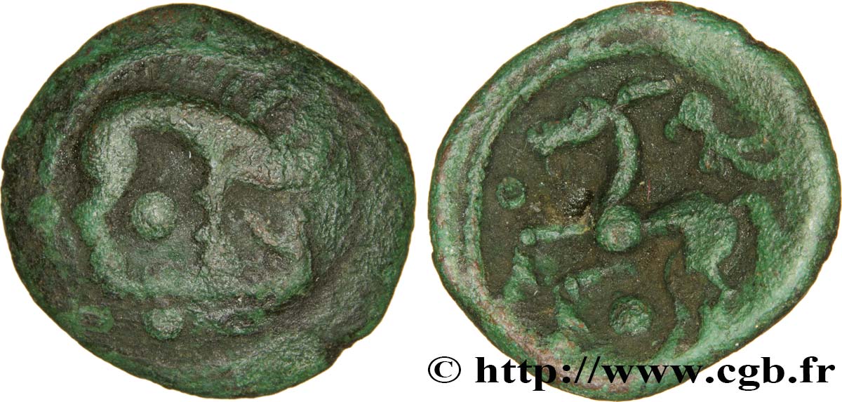 GALLIA BELGICA - AMBIANI (Región de Amiens) Bronze au sanglier et au cheval surmonté d’un oiseau, “type des dépôts d’Amiens” BC/MBC