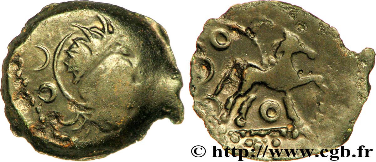 GALLIA - BELGICA - PARIS AREA Bronze à la tête casquée et au cheval AU