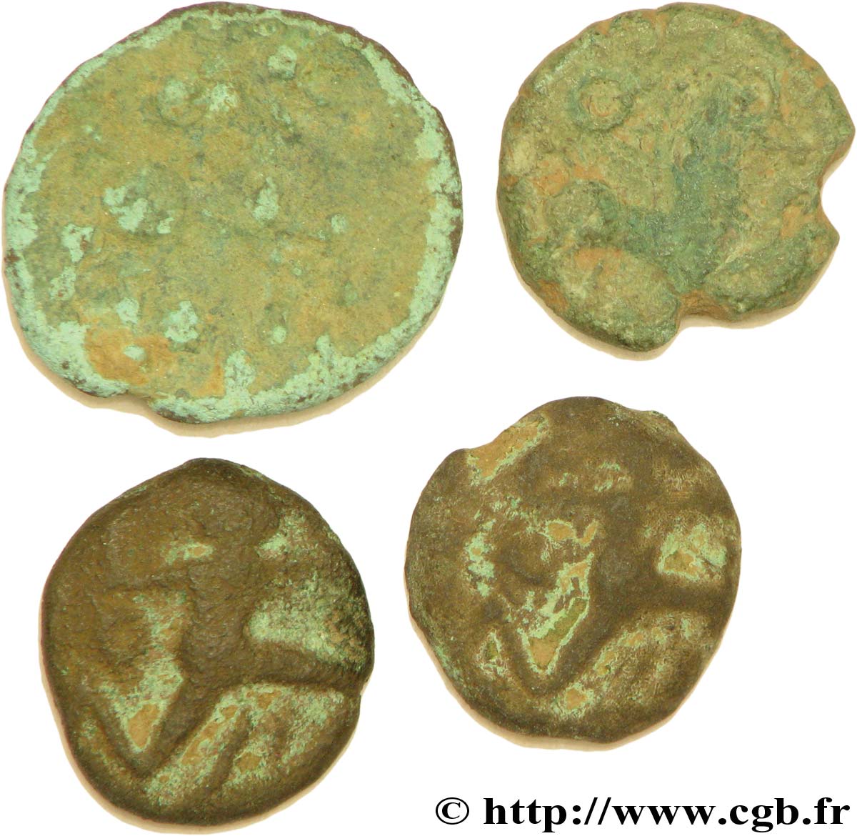 BELLOVAQUES (Région de Beauvais) Lot de 4 bronzes au personnage courant lot