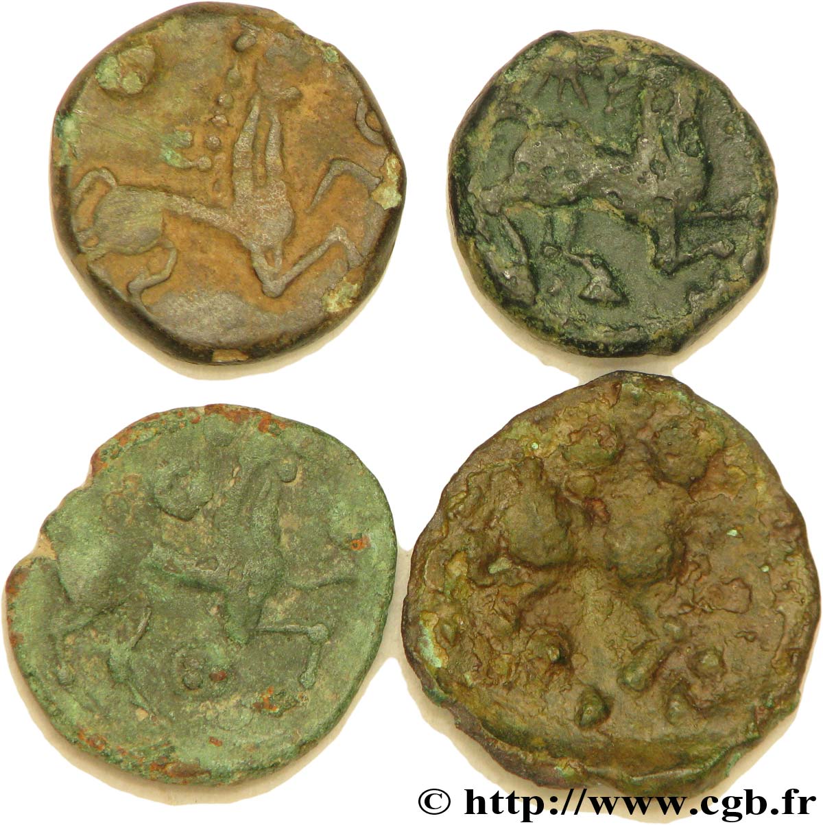 BELLOVAQUES (Région de Beauvais) Lot de 4 bronzes au personnage courant lot