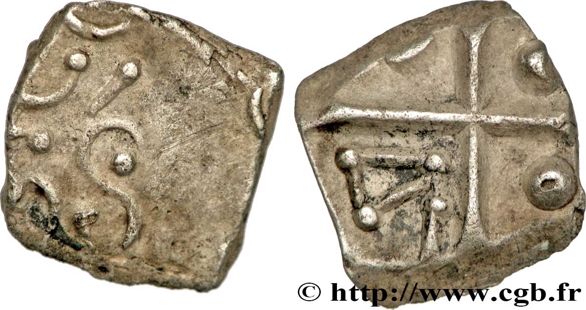 CADURQUES (région de Cahors) Drachme  “à la tête triangulaire”, assimilée TTB/TTB+