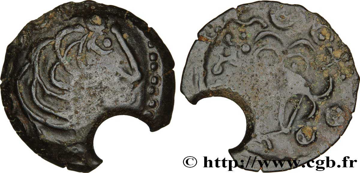 GALLIA - SENONES (Región de Sens) Bronze INS à l’oiseau et au vase, classe VIII BC+