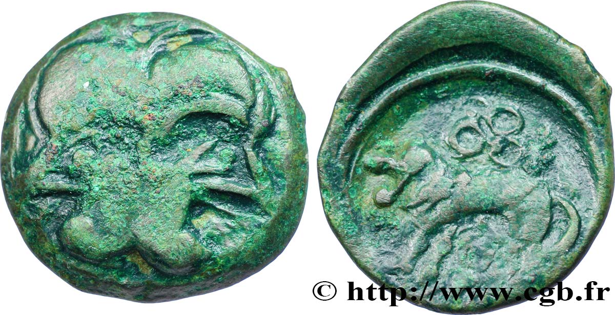 GALLIA BELGICA - SUESSIONES (Región de Soissons) Bronze à la tête janiforme, classe II aux annelets vides - stylisée MBC