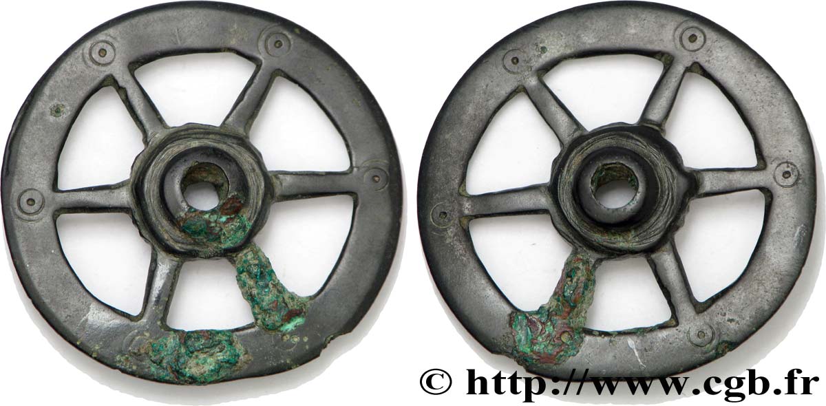  ROUELLE  RAGELD Grande rouelle en bronze à six rayons et décors d ocelles - 45 mm fVZ
