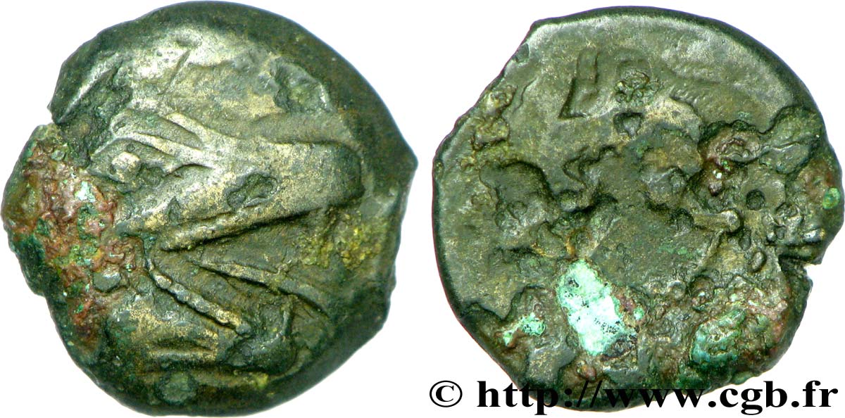 BITURIGES CUBI, INCERTI Bronze au loup et au pégase à gauche, à la croix bouletée - de Levroux q.BB/MB