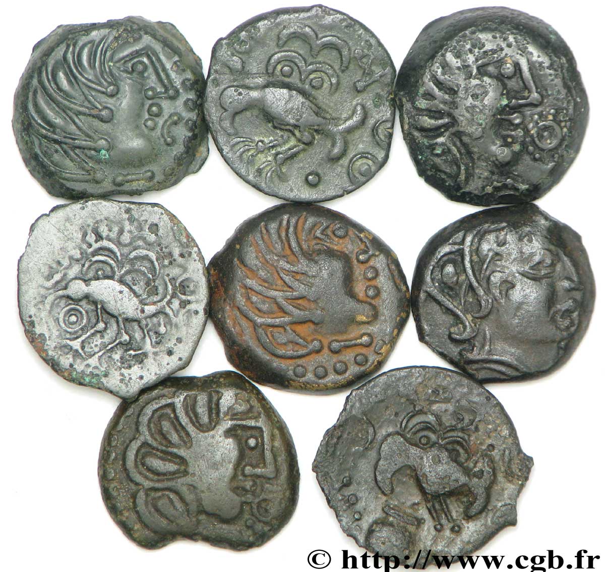 SÉNONS (région de Sens) Lot de 8 bronzes à l’oiseau, classes variées lot