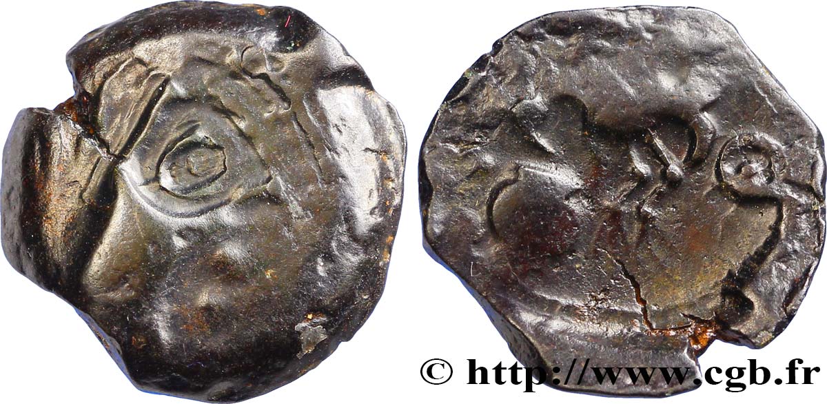 GALLIA - SENONES (Región de Sens) Bronze INS à l’oiseau et au vase, classe VIII BC+