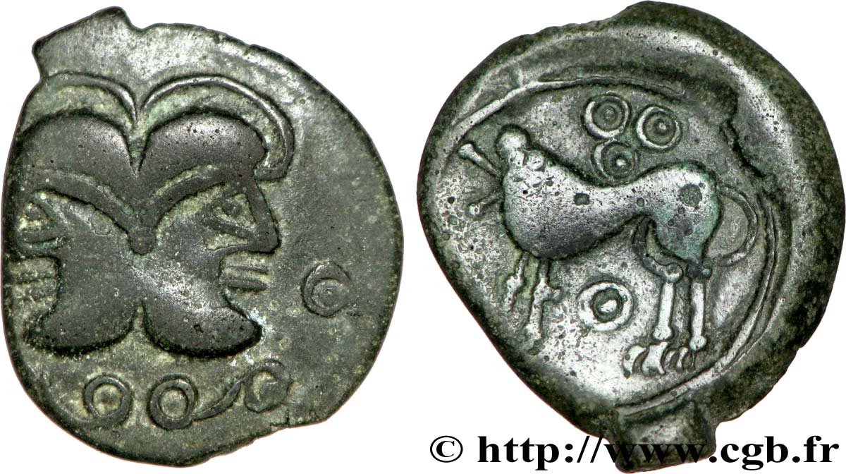 GALLIA BELGICA - SUESSIONES (Regione de Soissons) Bronze à la tête janiforme, classe II aux annelets pointés q.SPL/BB