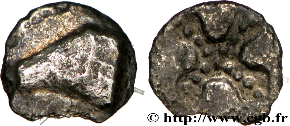 MASSALIA - MARSEILLE Obole à la tête de bélier à gauche et au carré creux orné, du type du trésor d’Auriol  TB+