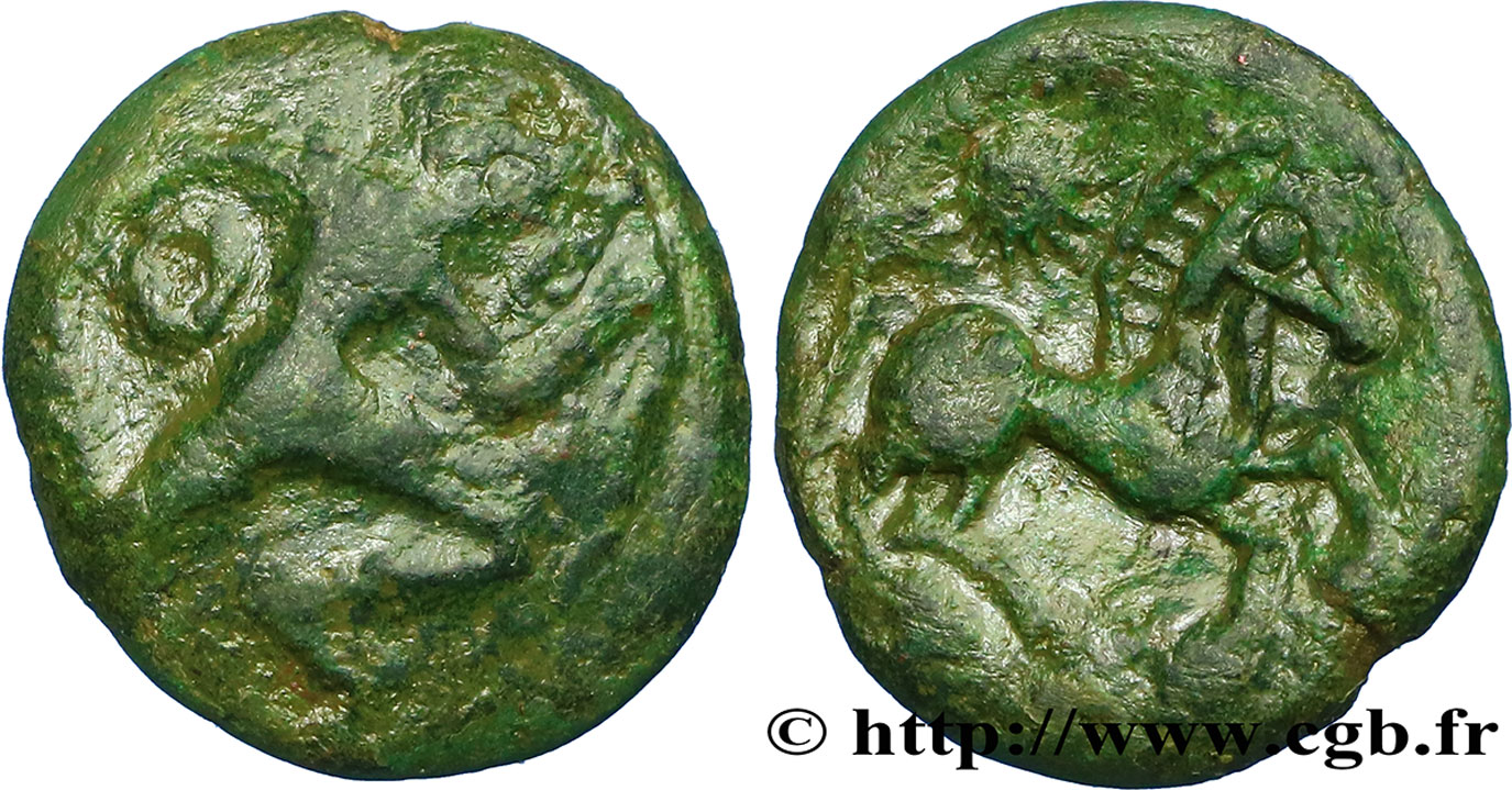 BELLOVAQUES (Région de Beauvais) Bronze au personnage courant, aux deux astres TB/TTB