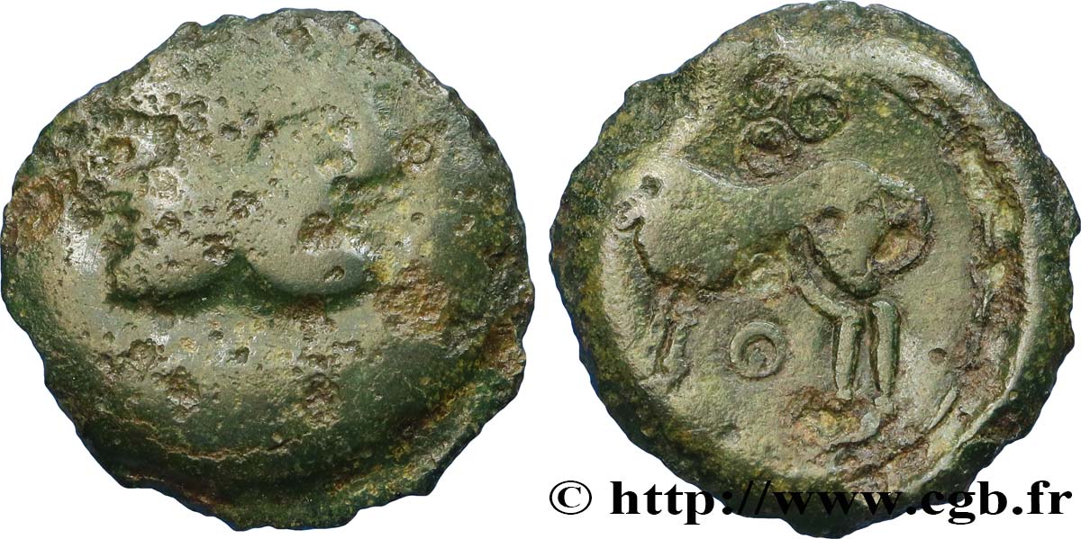 GALLIA BELGICA - SUESSIONES (Región de Soissons) Bronze à la tête janiforme, classe II aux annelets pointés BC+