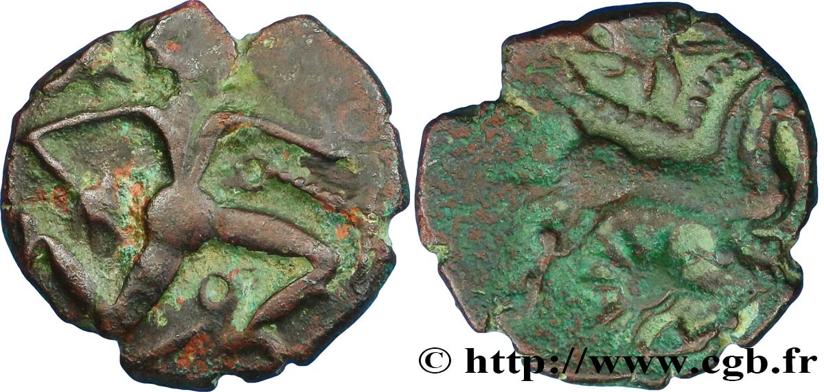 GALLIEN - BELGICA - BELLOVACI (Region die Beauvais) Bronze au personnage courant, aux deux astres fSS