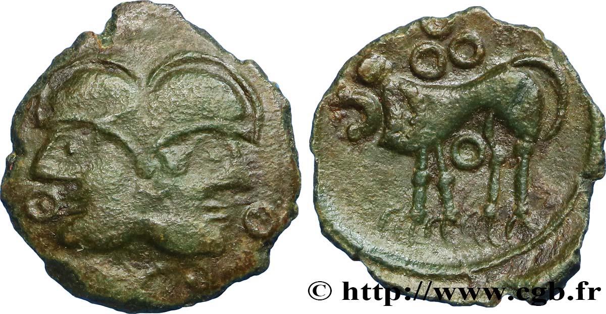 SUESSIONS (région de Soissons) Bronze à la tête janiforme, classe II aux annelets pointés TTB/TTB+