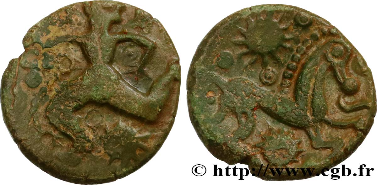 BELLOVAQUES (Région de Beauvais) Bronze au personnage courant, aux deux astres TTB/TTB+