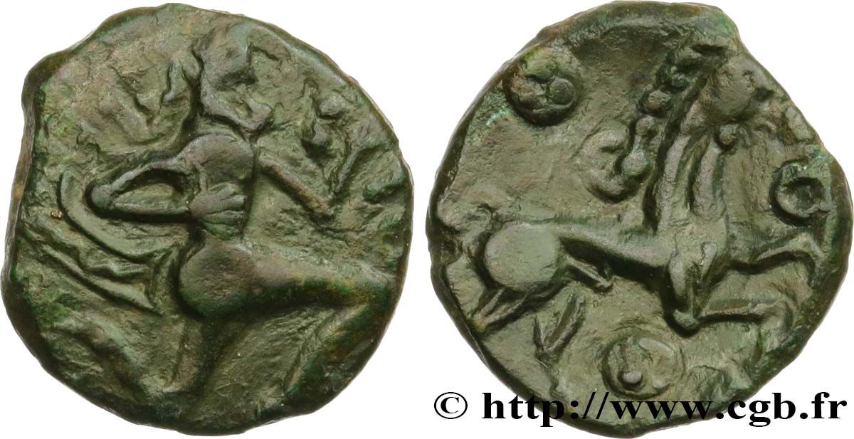 BELLOVAQUES (Région de Beauvais) Bronze au personnage courant et à l’androcéphale TTB+