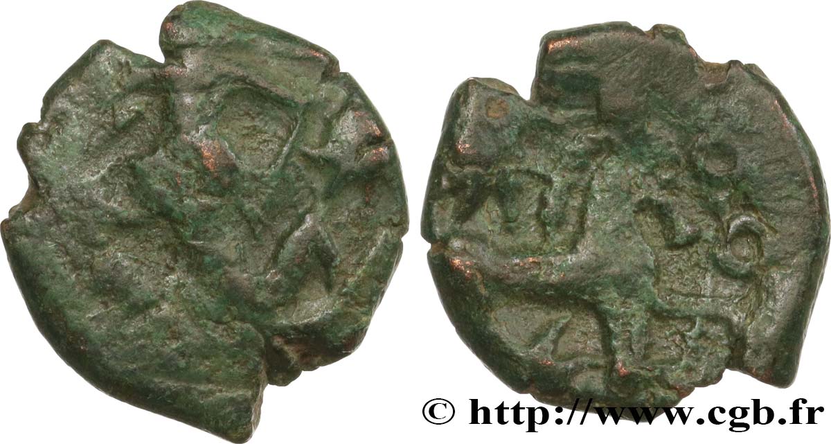 BELLOVAQUES (Région de Beauvais) Bronze au personnage courant, aux deux astres TB+/TTB