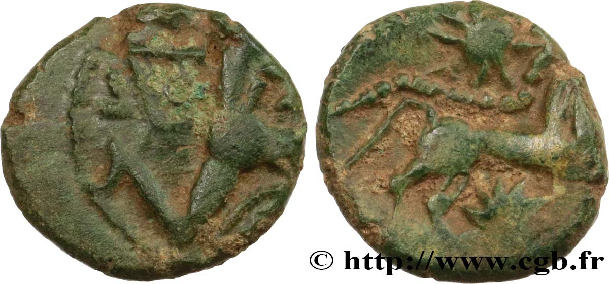 GALLIA BELGICA - BELLOVACI (Area of Beauvais) Bronze au personnage courant, aux deux astres VF