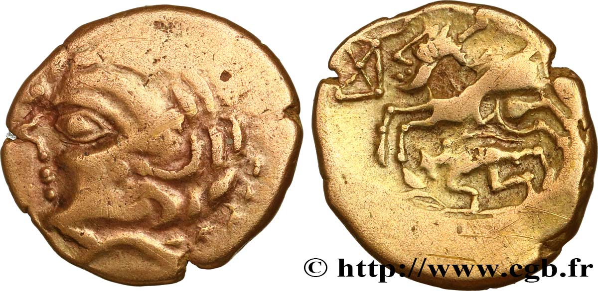 GALLIA - AULERCI CENOMANI (Regione di Mans) Statère d or au cheval androcéphale et au personnage allongé, aux deux armes  BB